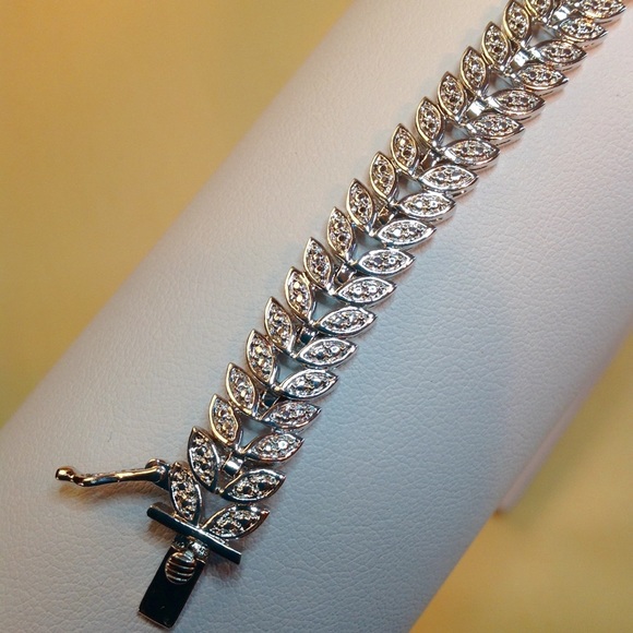 Genuine Diamond Accent -   ( 0.10cts) Bracelet - Picture 2 of 8